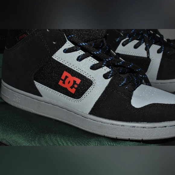 Sold DC Skateboarding Shoes Men's Grey, Black & Red Size 11 - Picture 4 of 7